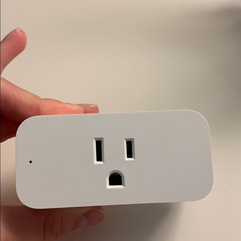 Amazon Alexa Plug - Picture 2 of 4